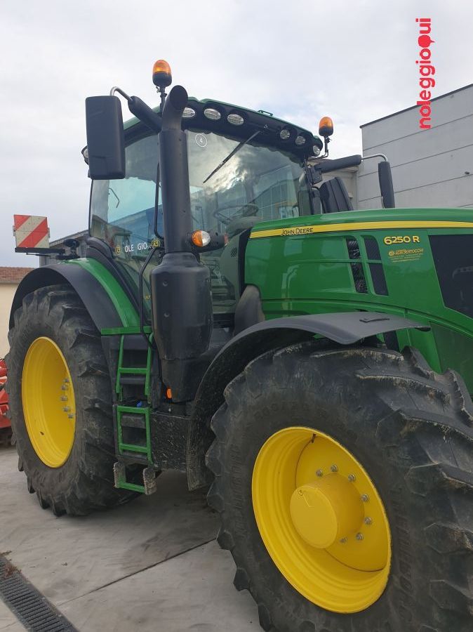 Trattore JOHN DEERE 6250R